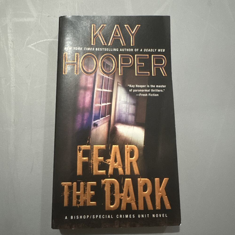 Fear the Dark (A Bishop/SCU Novel) - Paperback By Hooper, Kay - GOOD